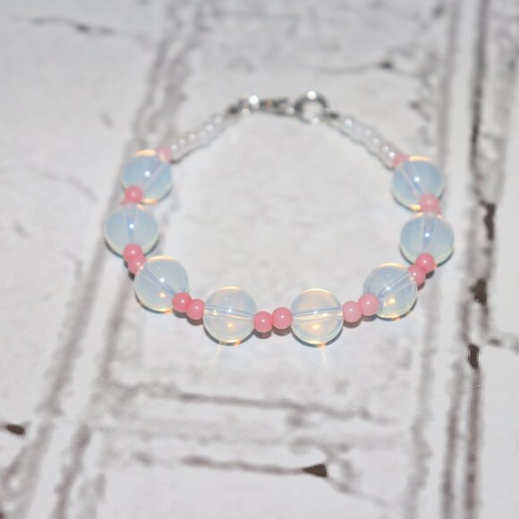 Beautiful NWOT Opalite and pink beaded bracelet 7.5" - Picture 2 of 5